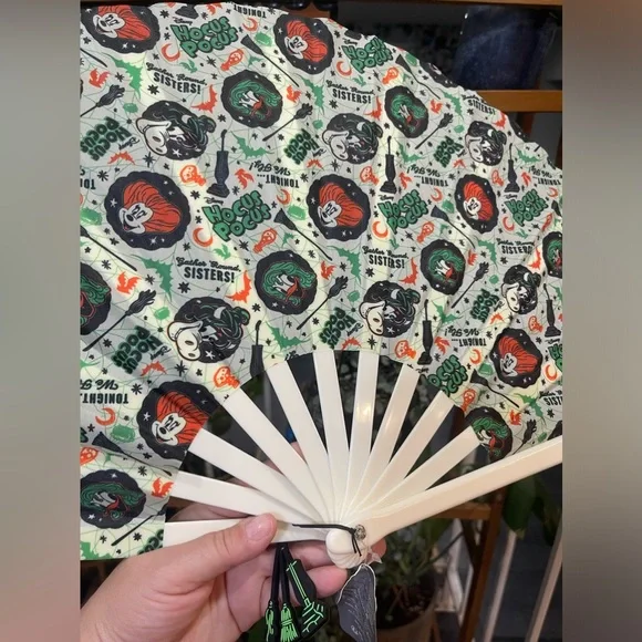 Exclusive Disney Parks Hocus Pocus Fan 25" Daisy, Clara Belle, Minnie - Picture 1 of 3